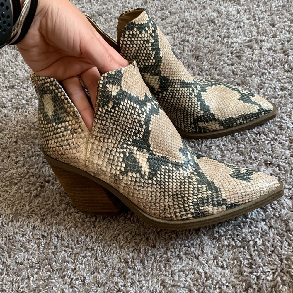 Vince Camuto Gigietta Bootie size 7.5